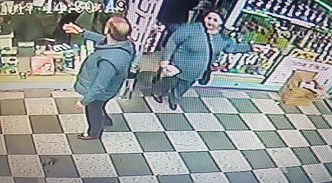 ESNAFI AYAKÜSTÜ FENA ÇARPTILAR!