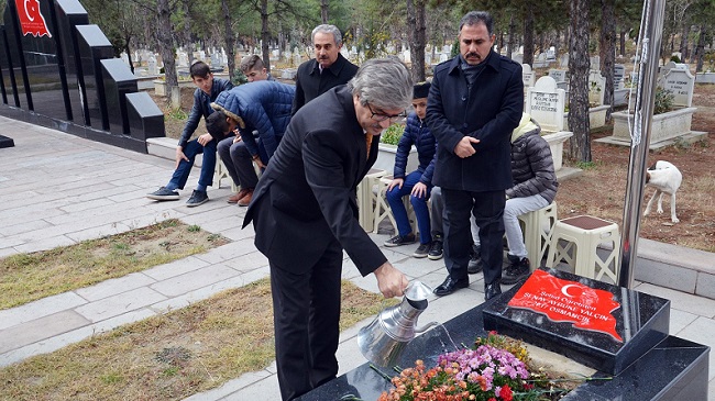 AYBÜKE ÖĞRETMEN MEZARI BAŞINDA ANILDI