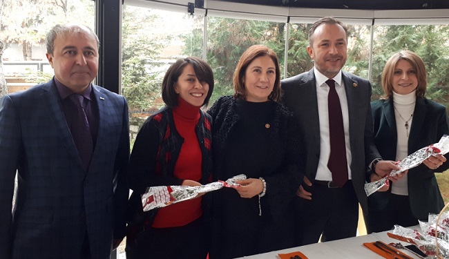 VEKİLLERDEN ÖĞRETMENLERE KARANFİL