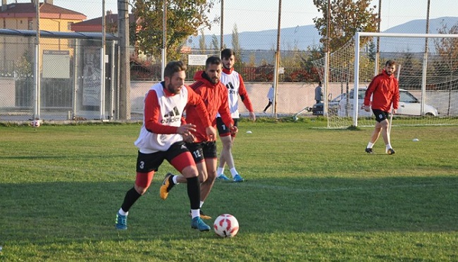 FUTBOLCULAR NEŞELİ BAŞLADI