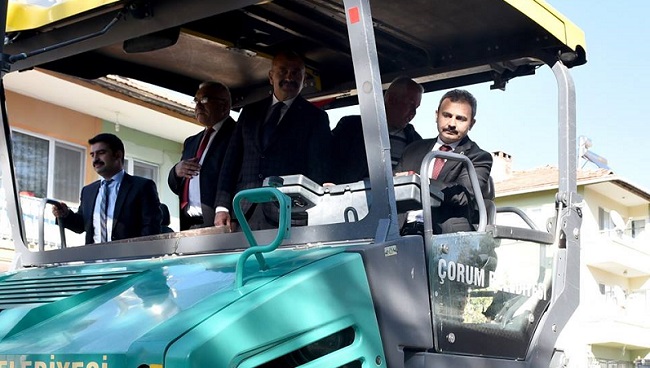 BAŞKAN KÜLCÜ ASFALT DÖKTÜ