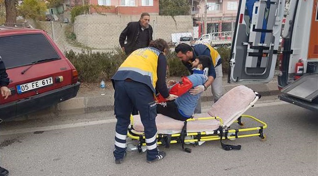 ŞERİT DEĞİŞTİRİRKEN KAZA YAPTI