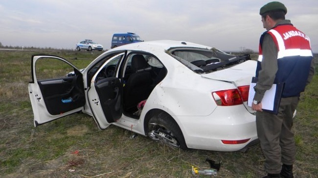 İSKİLİP’TE OTOMOBİL TAKLA ATTI