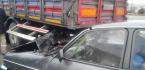 OTOMOBİL TIRA ARKADAN ÇARPTI