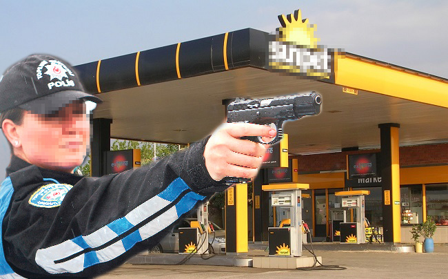 POLİS SİLAHI TUVALETTE UNUTTU