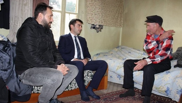 YAŞLILARIN SORUNLARINI DİNLEDİ