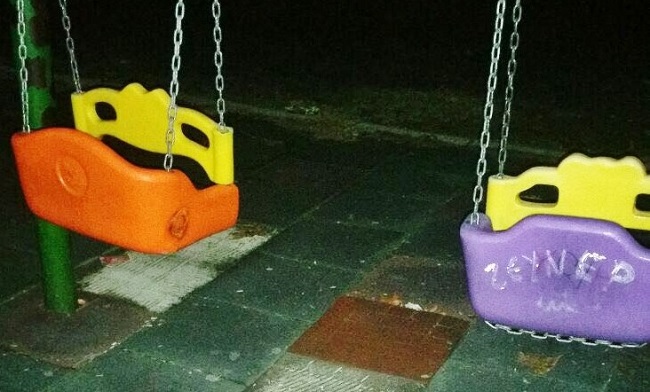 MAGANDALAR PARKLARA ZARAR VERDİ