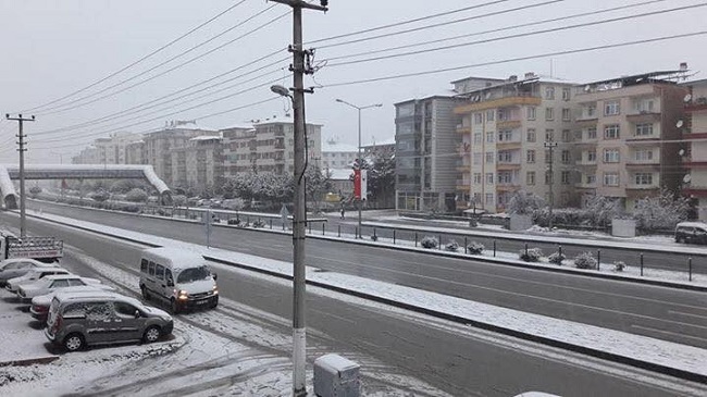 SUNGURLU MERKEZE İLK KAR YAĞDI