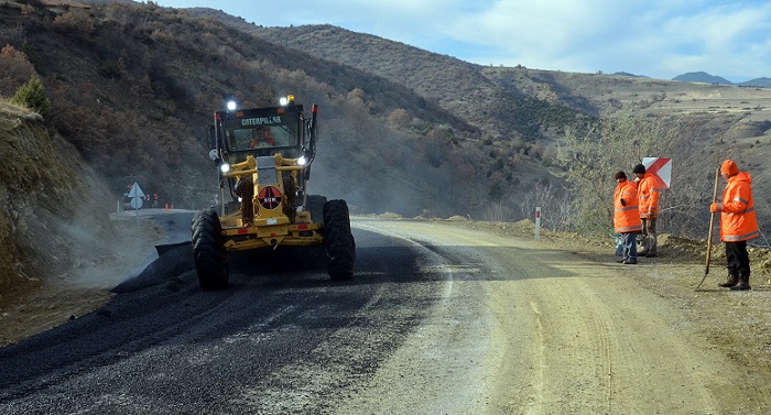 YOL GENİŞLETME ÇALIŞMALARI SÜRÜYOR