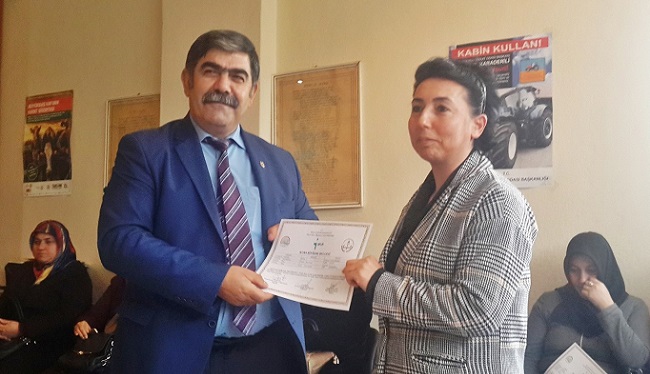 BAŞARILI KURSİYERLER SERTİFİKA ALDI
