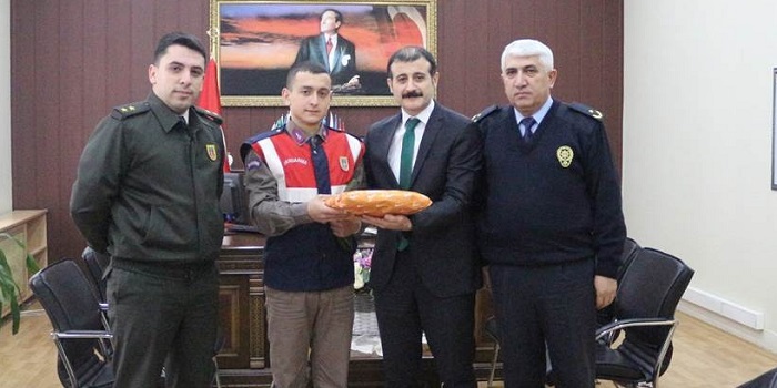 DİKKATLİ JANDARMA ER ÖDÜLLENDİRİLDİ