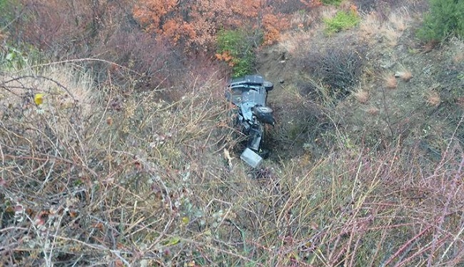 SÜRÜCÜ UÇURUMA YUVARLANDI