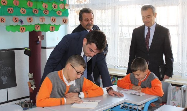 ÖĞRENCİLERİN İSTEKLERİNİ DİNLEDİ