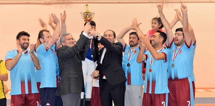 ŞAMPİYON İLAHİYAT FAKÜLTESİ OLDU