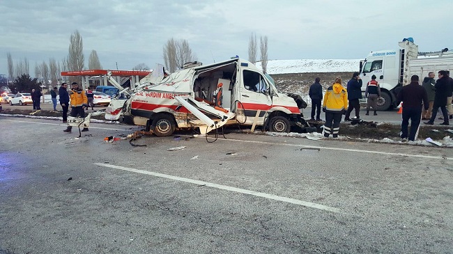 AMBULANS KAZASI ÇORUM’U ÜZDÜ