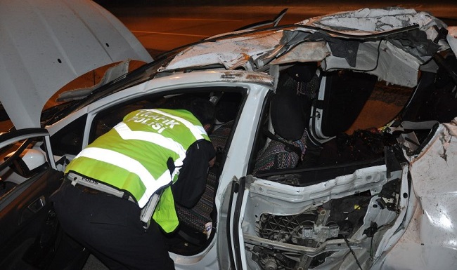 GENÇ SÜRÜCÜ KAZADA CAN VERDİ