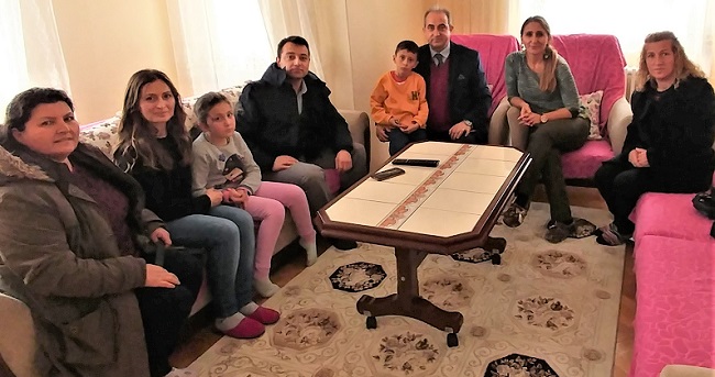 ÖĞRENCİLERİNİ EVDE ZİYARET ETTİLER