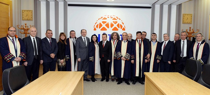 UNVANDA YÜKSELENLER CÜBBE GİYDİ