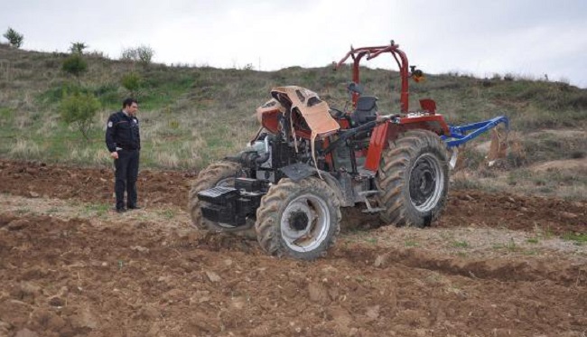 TRAKTÖRÜN ALTINDA CAN VERDİ