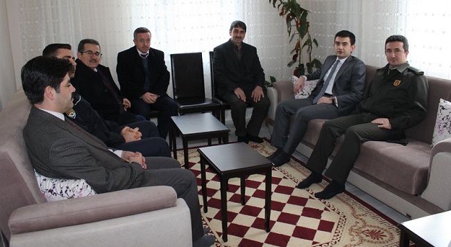 ŞEHİT AİLESİNİ ZİYARET ETTİ