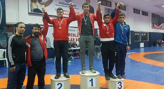 ÇORUMLU GÜREŞÇİ ŞAMPİYON OLDU