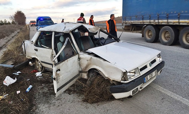 OTOMOBİL TAKLA ATTI: 5 YARALI