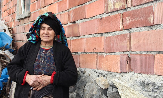 KÖYLÜLER ÖLÜM KORKUSUYLA YAŞIYOR