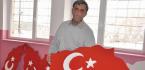 KÖPÜKLERDEN TÜRK BAYRAĞI YAPTI