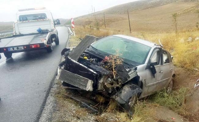 YAĞIŞLI HAVA KAZAYA SEBEP OLDU