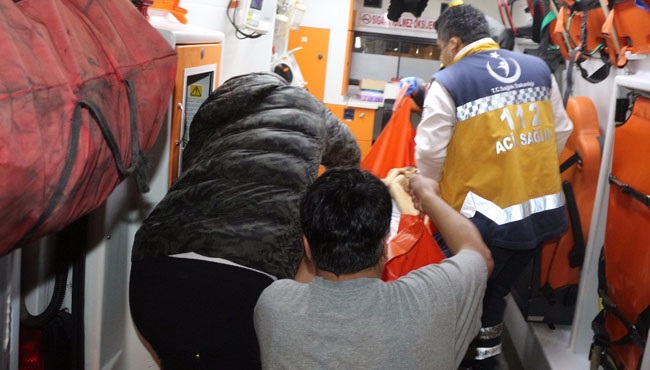 GENÇ KADIN TÜFEKLE KENDİNİ VURDU