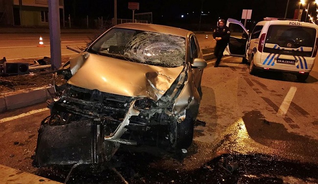 YOLDAN ÇIKAN SÜRÜCÜ YARALANDI