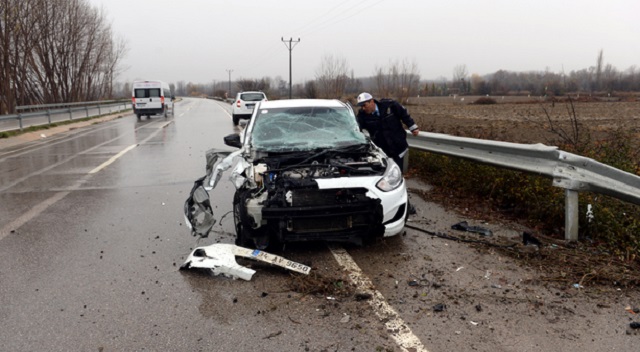 ALKOLLÜ SÜRÜCÜ BARİYERLERE ÇARPTI