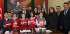 KİTAP OKUYAN ÖĞRENCİLER ÖDÜLLENDİRİLDİ