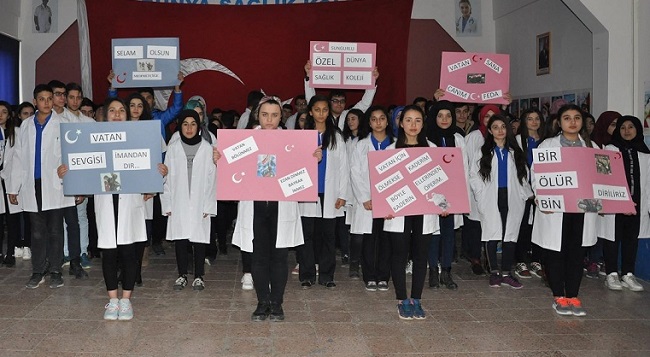 ÖĞRENCİLERDEN MEHMETÇİK’E DESTEK
