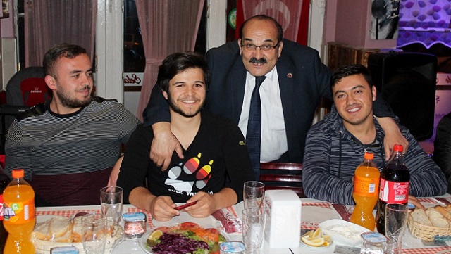 BAŞKAN ŞEN ÖĞRENCİLERLE BULUŞTU