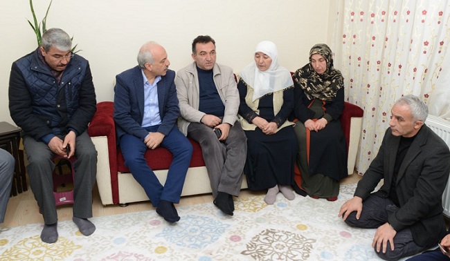 ŞEHİT AİLESİNİ ZİYARET ETTİLER