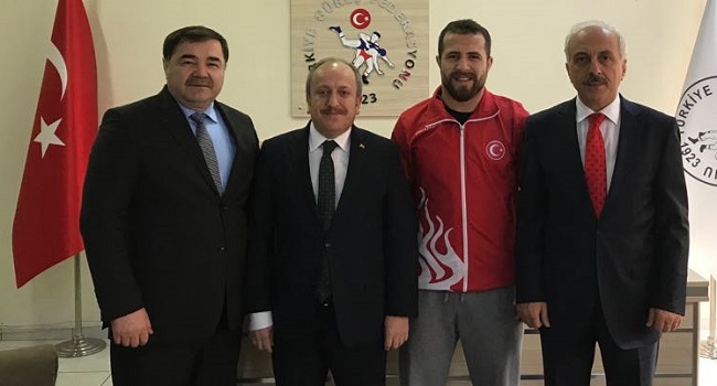 MİLLİ GÜREŞÇİLERE MORAL VERDİLER