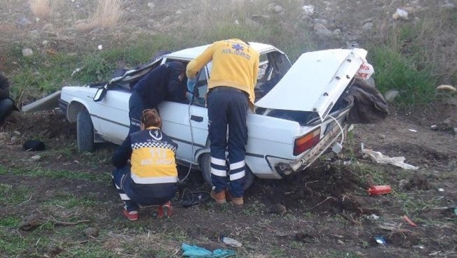 TRAFİK KAZASINDA 3 KİŞİ YARALANDI
