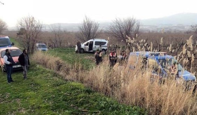 KAMYONETİN ALTINDA CAN VERDİ