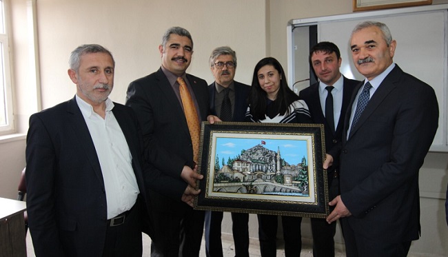 BAŞARILI ÖĞRENCİYİ ÖDÜLLENDİRDİLER