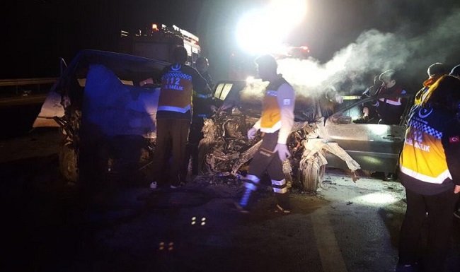 HASTANE DÖNÜŞÜ KORKUNÇ KAZA