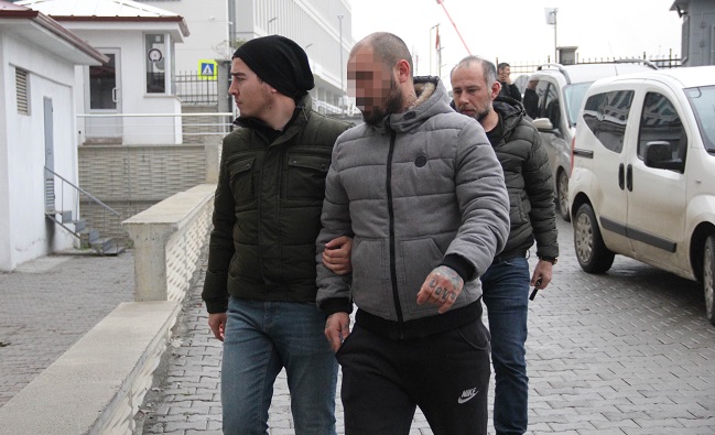 SİLAH KAÇAKÇILARINA POLİS BASKINI