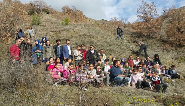 HER ŞEHİT İÇİN BİR FİDAN DİKTİLER