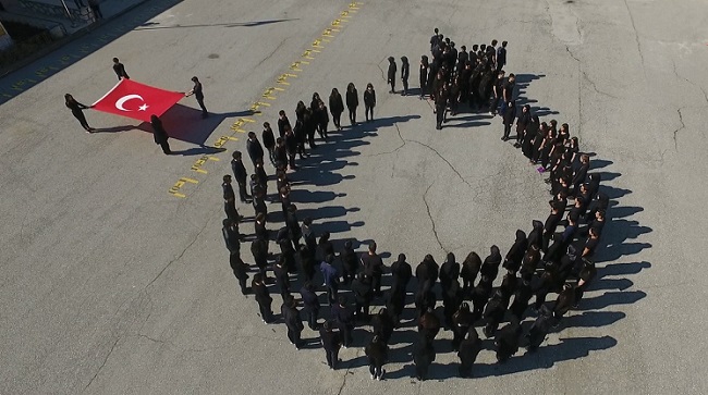 ÖĞRENCİLERDEN MUHTEŞEM KAREOGRAFİ
