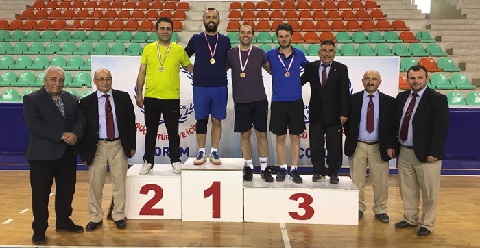 MASA TENİSİNDE TÜM MADALYALARI ALDILAR