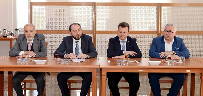REKTÖR ÖĞRETİM ELEMANLARIYLA GÖRÜŞTÜ