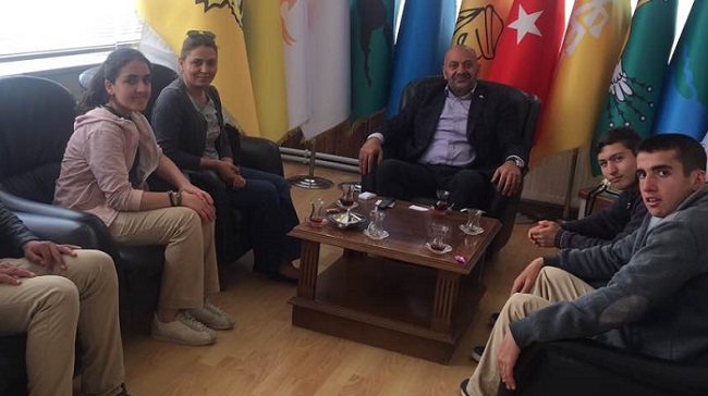 LİSELİ GENÇLERDEN BAŞKAN’A ZİYARET