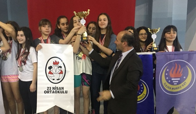23 NİSAN ORTAOKULU GELENEĞİ BOZMADI