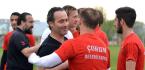 CÜNEYT BİÇER FUTBOLCULARLA VEDALAŞTI