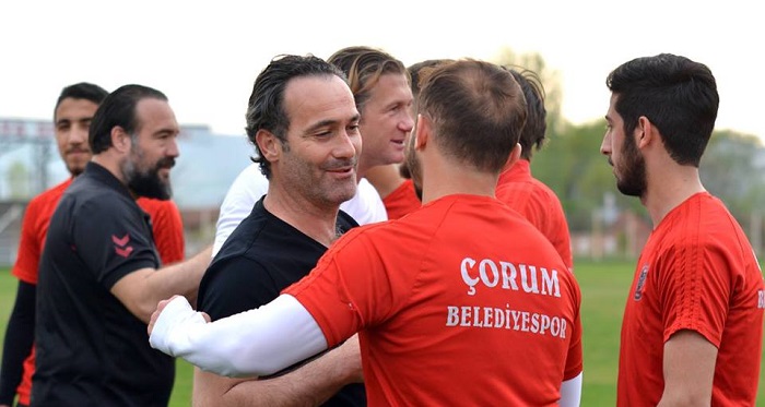 CÜNEYT BİÇER FUTBOLCULARLA VEDALAŞTI